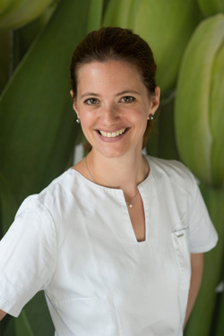 Dr. Karoline Burkhart